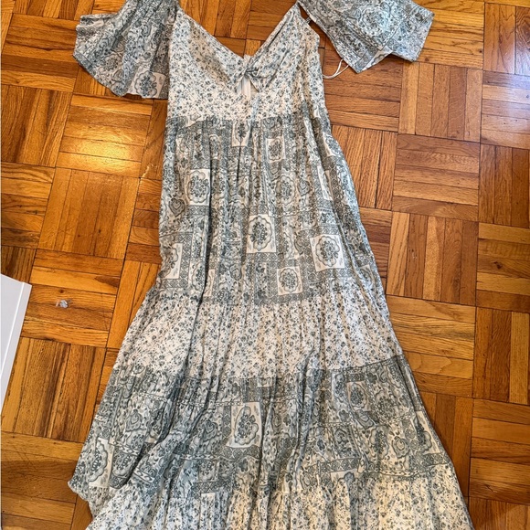 Abercrombie Floral Maxi Dress with keyhole detail - Picture 2 of 3